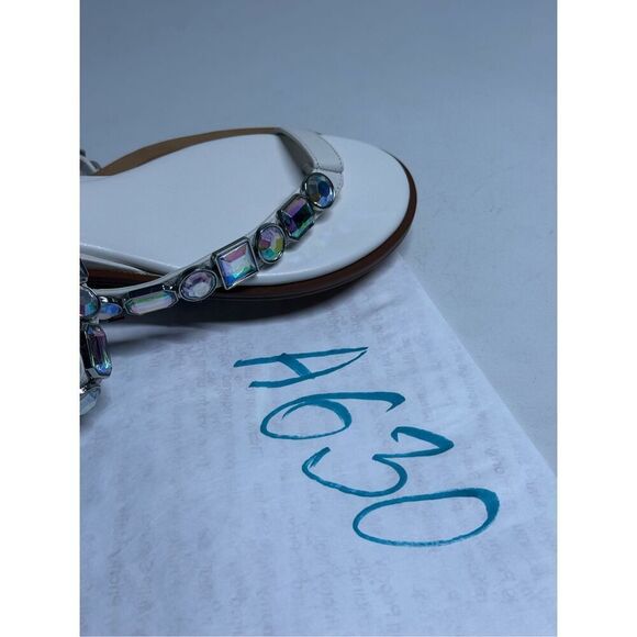 VINCE CAMUTO AMBRIDIL LADIES SIZE 8,5 LEATHER WHITE SANDALS SHOES TOE LOOP - Picture 9 of 9